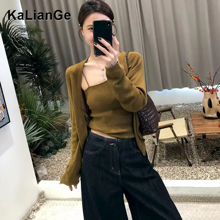 卡莲格/秋季新款微胖mm吊带两件套女韩系气质时尚显瘦长袖针织衫