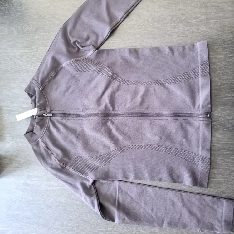 【秋季新品】时尚修身瑜伽服 运动外套四面高弹跑步瑜伽服