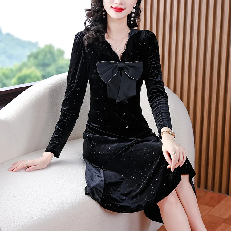 长袖连衣裙2025女新款设计感气质蝴蝶结丝绒小黑裙子复古法式轻奢