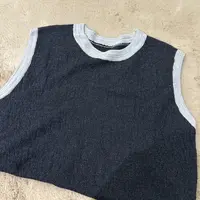 深灰拼蓝细羊毛背心