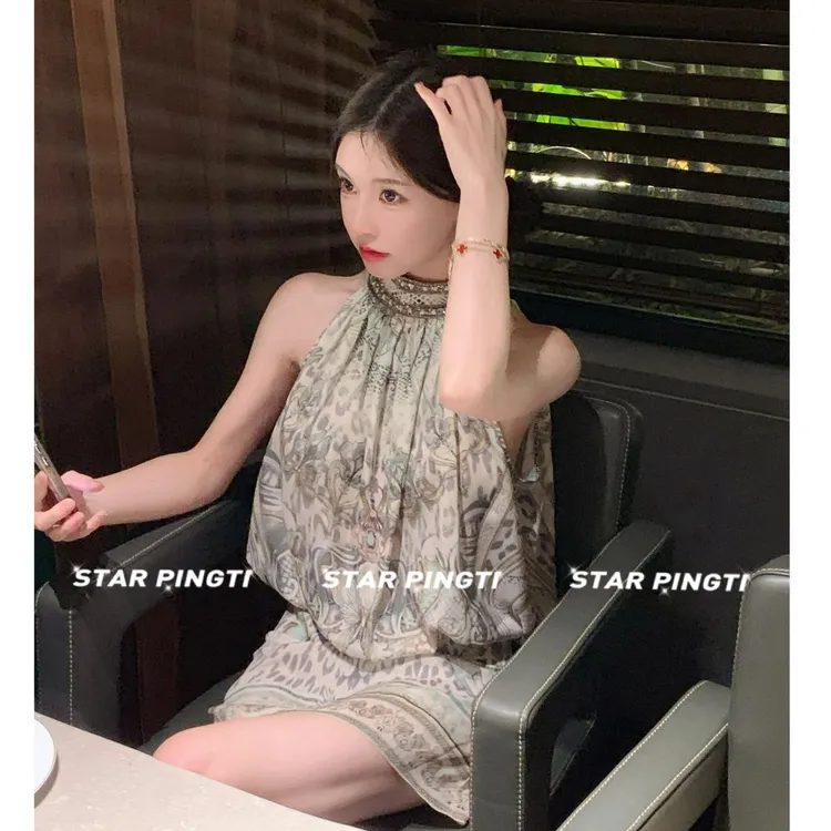 新款挂脖连衣裙高级气质名媛重工包臀烫钻印花女度假收腰显瘦裙子