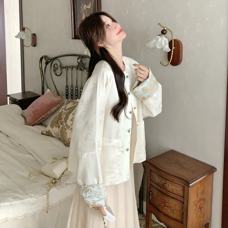 新中式温婉气质时尚上衣女2025秋季新款舒适提花盘扣醋酸缎面外套