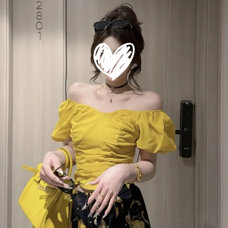 度月棠2025夏季法式时尚风设计打邹可拉一字肩修身显瘦泡泡袖上衣