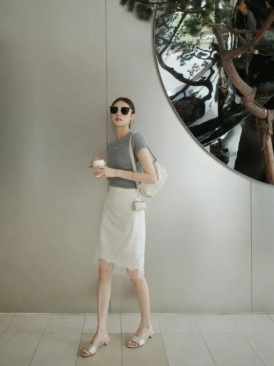 夏季新款老钱风松弛感女装简约纯色圆领显瘦短袖镂空设计感半身裙