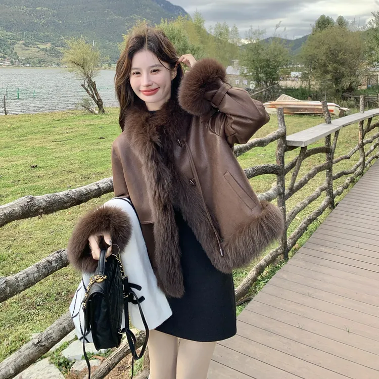 高品质轻奢狐狸毛羽绒服女冬2025新款复古咖色高级感白鸭绒短外套