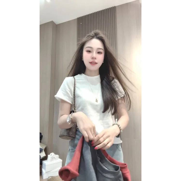 欧洲站2025秋冬新款纯色短袖减龄T恤女百搭洋气小众圆领套头上衣