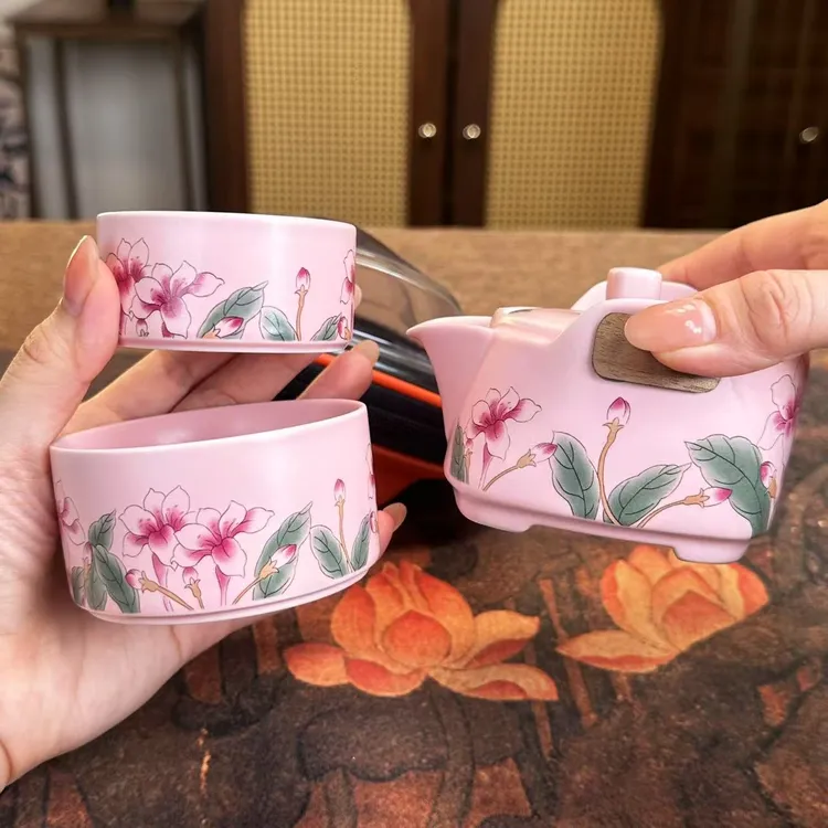 LH101-粉汝窑荷韵旅行套装一壶两杯轻奢带便携包高档手绘