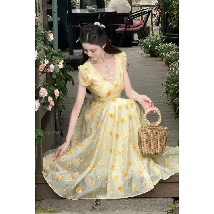【故事の小黄花】LiLi法式田园度假风碎花连衣裙 XMZH6721