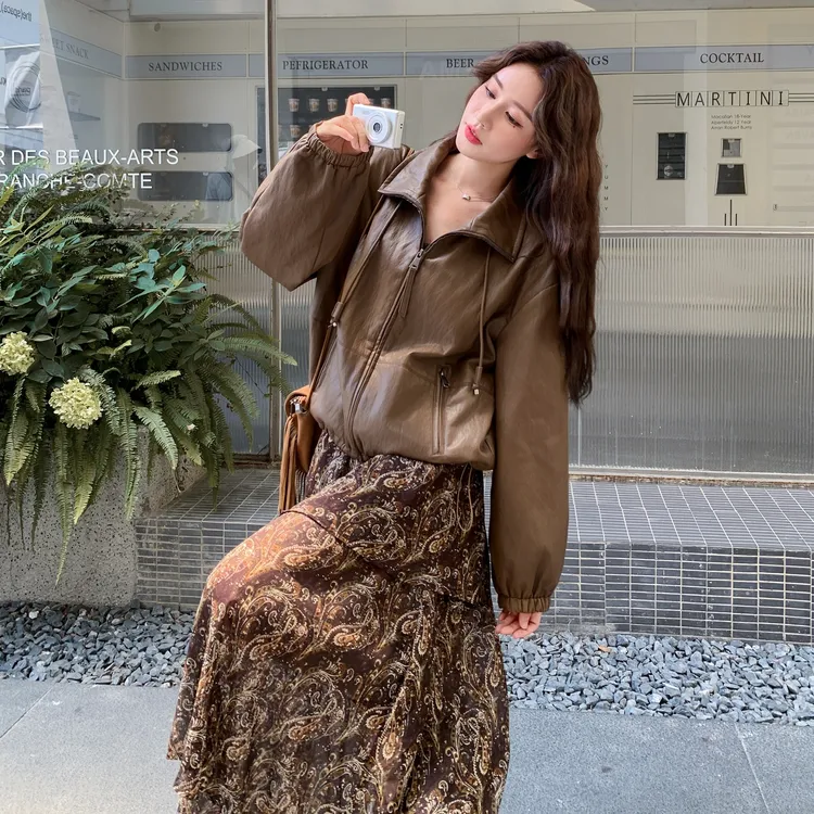 美拉德咖色皮衣外套痞帅炸街风女装2025春秋复古碎花吊带裙两件套