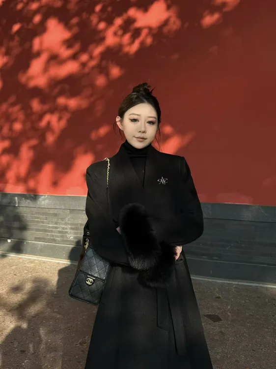 琪琪怪怪大码女装【海瑟薇】狐狸毛袖拼接长短款毛呢大衣C18110QTQ