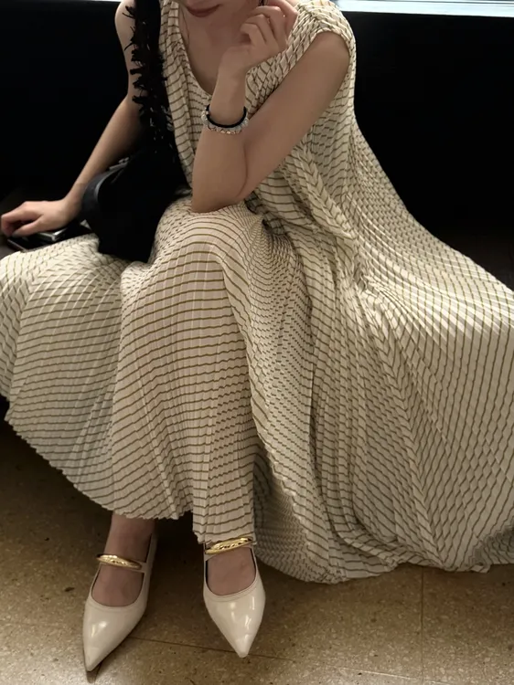 法式镂空领圆领通勤条纹温柔针织不褪色连衣裙夏季