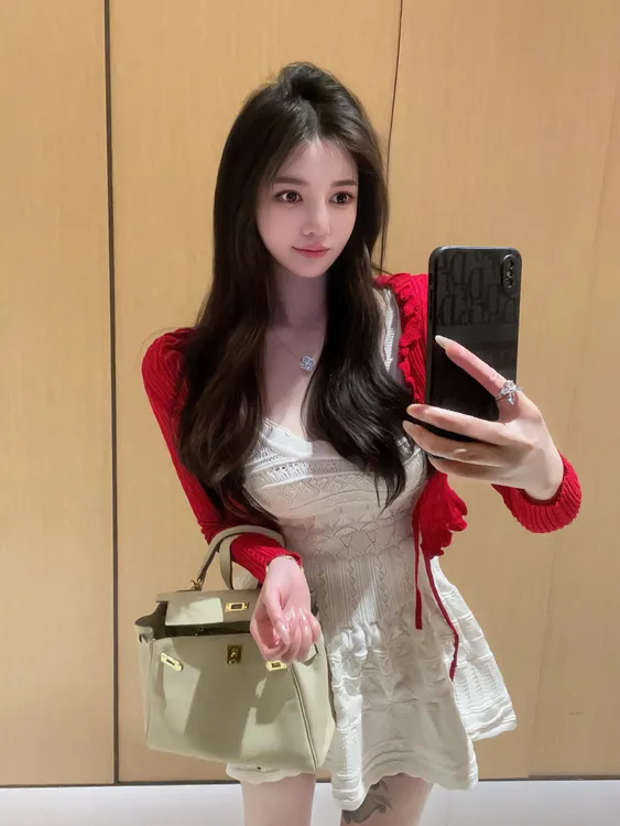 纯欲u领花边白色针织吊带连衣裙女设计感小众性感镂空蓬蓬短裙子