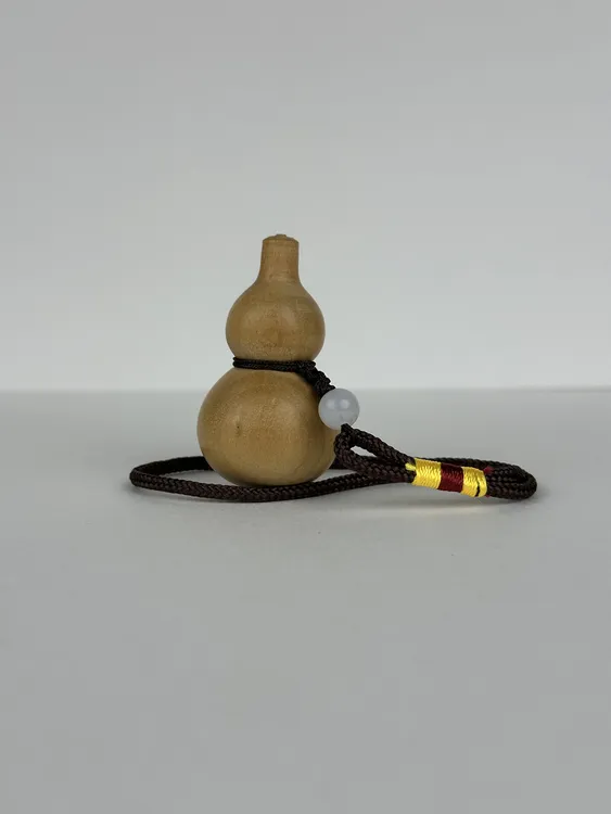 桃木葫芦：高海拔三十年以上苦桃树。原木原色，原木香。