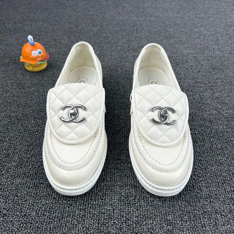 95新 Chanel/香奈儿 白色书包乐福鞋36.5码HB2011公9.6K