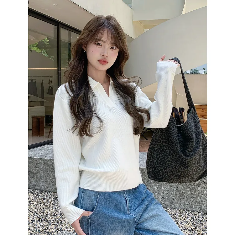 尔给秋季白色时尚百搭小众显瘦设计感半开领针织衫翻领长袖毛衣女