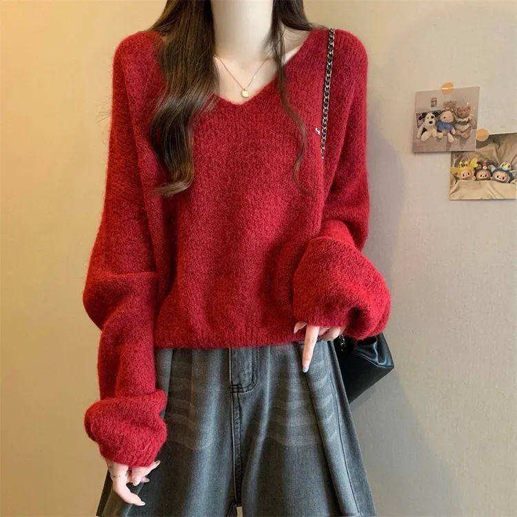 法式别致慵懒宽松v领软糯套头红色毛衣女秋冬季穿搭洋气打底上衣