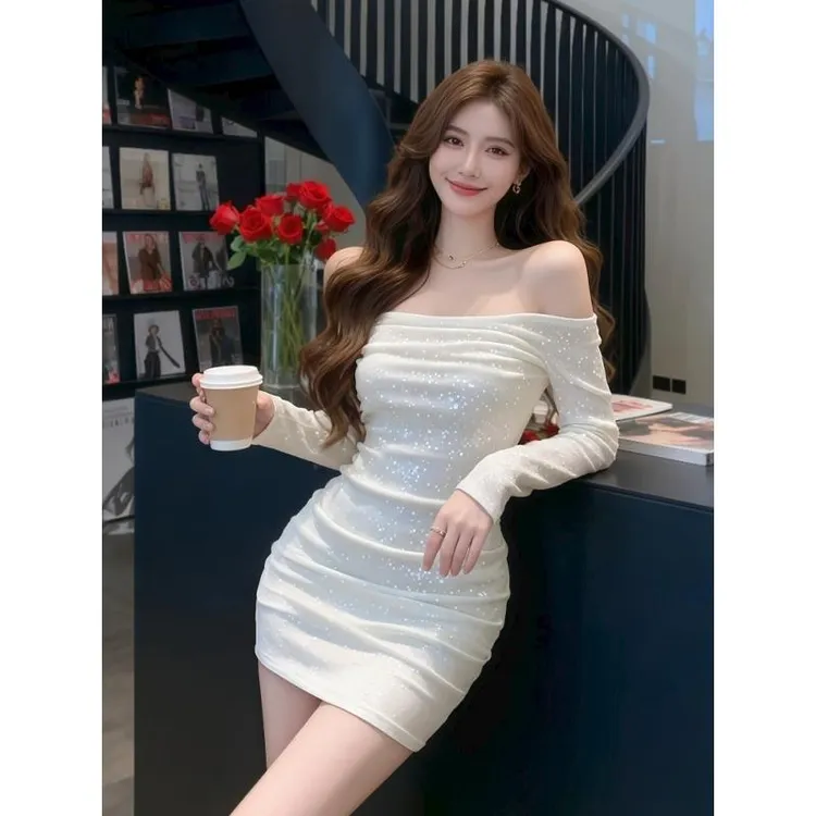 气质御姐风一字肩烫钻白色长袖连衣裙女秋冬季收腰显瘦包臀短裙子