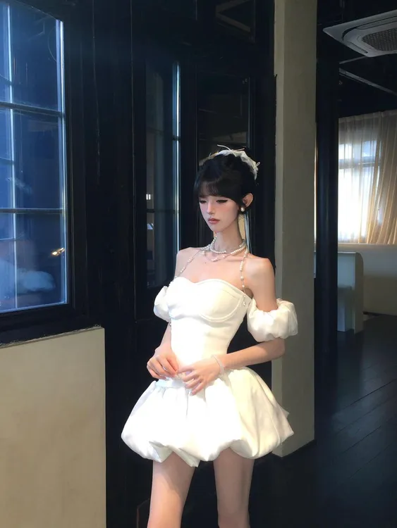 缎面蓬蓬裙法式气质辣妹性感纯欲风连衣裙复古一字肩白色抹胸短裙