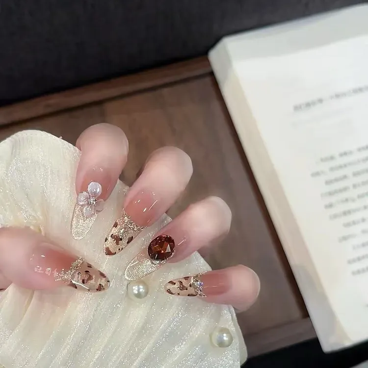 【落日豹纹】纯手工穿戴甲爆闪锆石气质豹纹美甲百搭显白腮红猫眼款