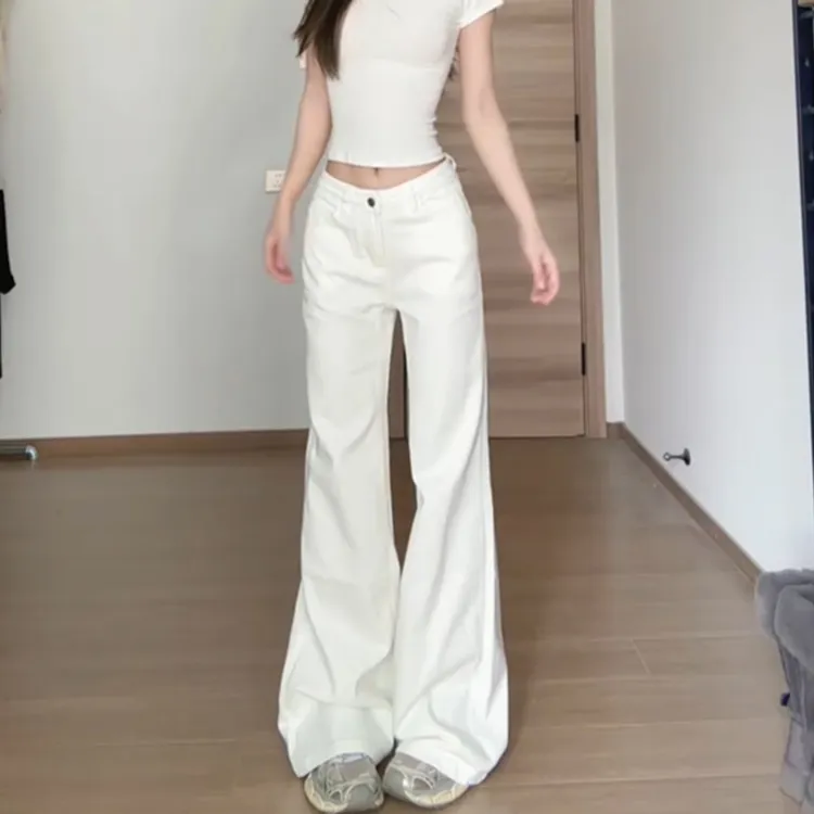 白色低腰百搭弹力微喇牛仔裤女秋季新款宽松不贴腿显瘦拖地马蹄裤