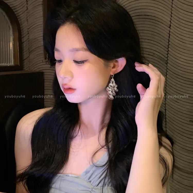 铜合金耳饰 银色镂空扇形亮片贝壳耳环女轻奢高级感独特设计耳坠