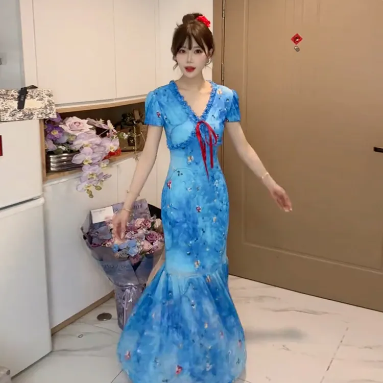 茶歇法式蓝色碎花连衣裙子女夏季2025新款高级感气质后妈收腰长裙