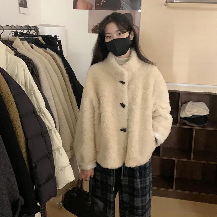 韩国奶呼呼2025简约款撞色牛角扣立领羊毛短款