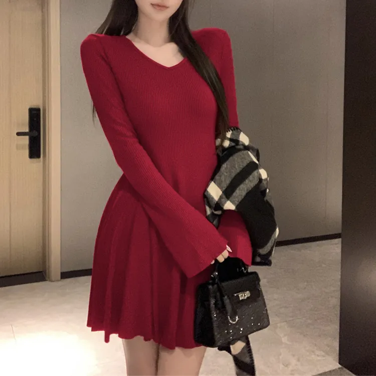纯欲风V领喇叭袖长袖连衣裙秋冬季收腰显瘦高级感辣妹法式A字短裙