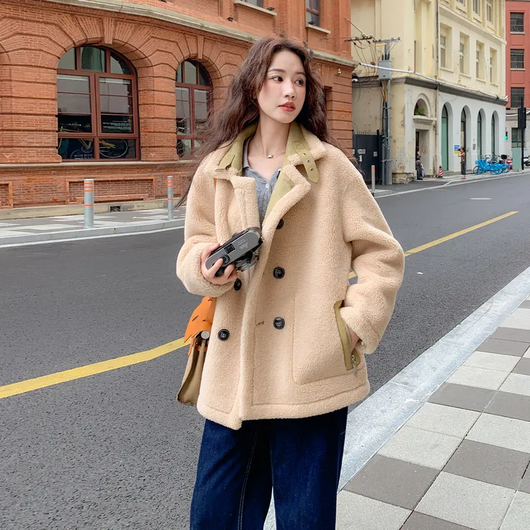 卡其色羊羔毛外套女冬季2025新款韩版甜酷两面穿皮毛一体加厚上衣