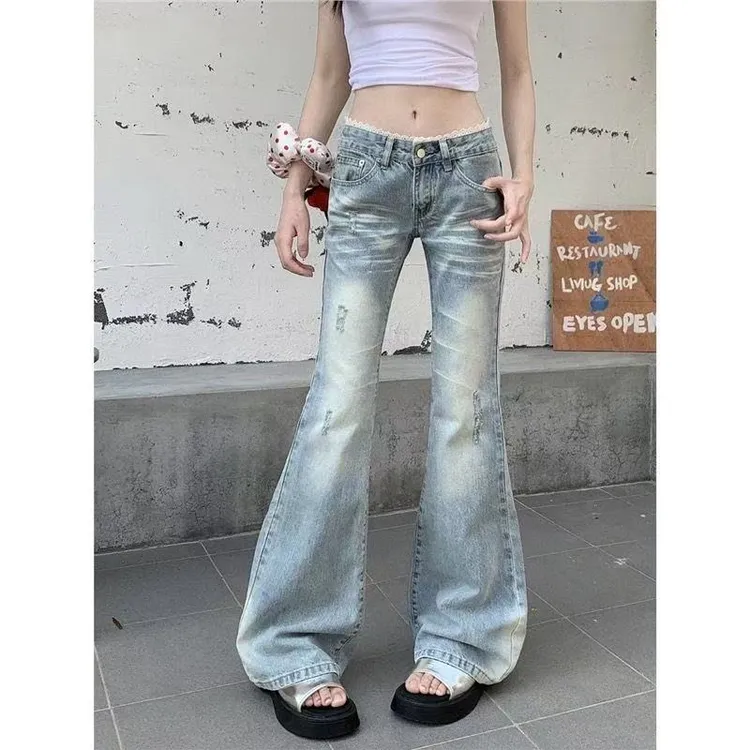 复古水洗浅色微喇牛仔裤女春夏新款蕾丝拼接不贴腿宽松显瘦喇叭裤