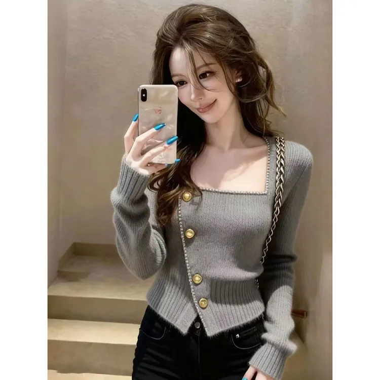 小香风方领开叉收腰毛衣女款2025新款秋冬季独特漂亮高级感针织衫