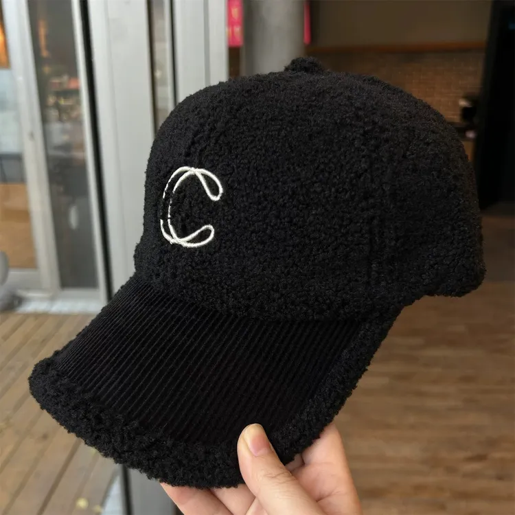 秋冬韩版羊羔毛拼接棒球帽子女时尚保暖毛绒鸭舌帽百搭潮流显脸小