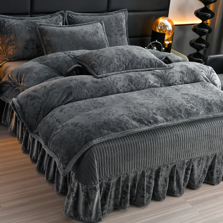 雕花牛奶绒四件套2025新款加厚加绒床盖款被套双人纯色毛绒被罩