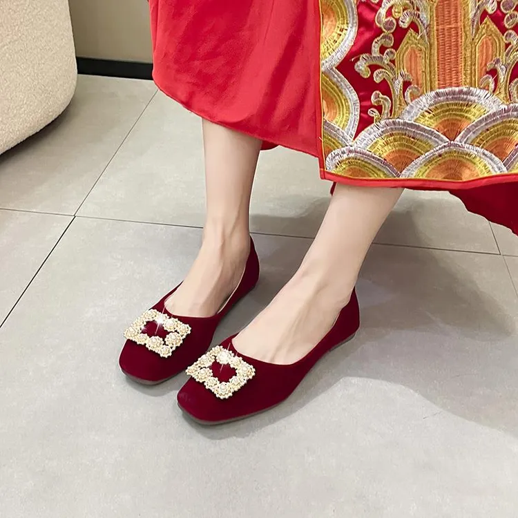 方头绝美婚鞋女2025新款平底舒适软底新娘孕妇结婚设计感红色包鞋