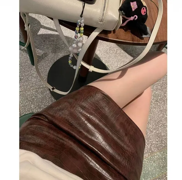 皮裙半身裙2025秋冬新款短裙高腰显瘦时尚气质百搭小众复古A字裙