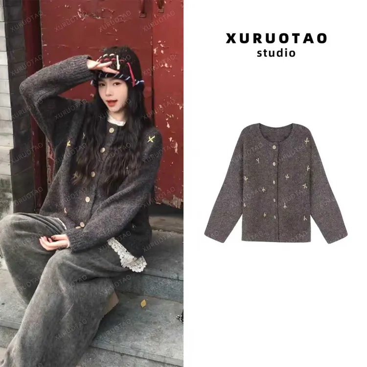 XURUOTAO【香软贝拉】羊毛混纺马海毛针织刺绣设计花咖色上衣 T5822