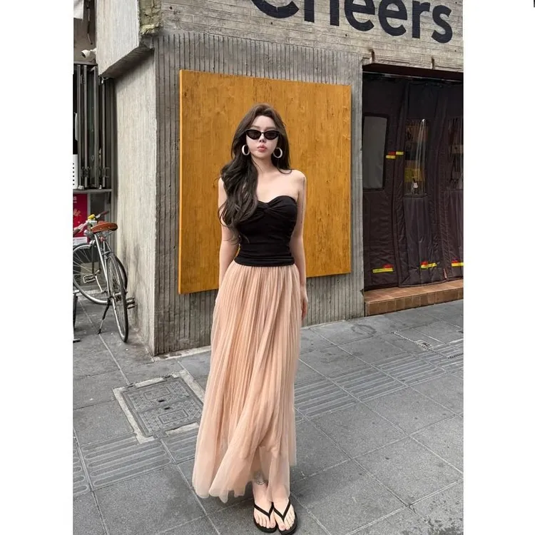 半身裙女2025新款夏季褶皱长款月光裙网纱裙子黑色抹胸上衣两件套