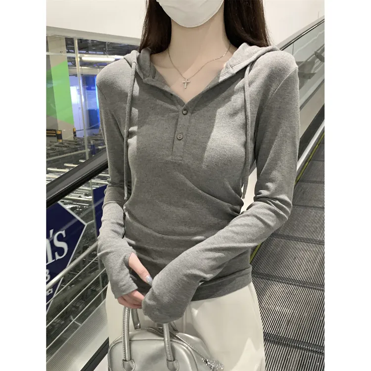 欧货chic纽扣正肩显瘦连帽上衣女秋季设计感半开领运动风长袖T恤