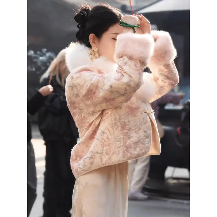 高级感新中式国风外套女2025年冬季新款今年流行爆款复古唐装棉服