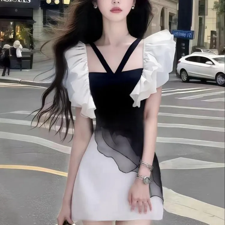 轻熟知性风黑白方领修身收腰短袖连衣裙小众高级感时尚气质女装