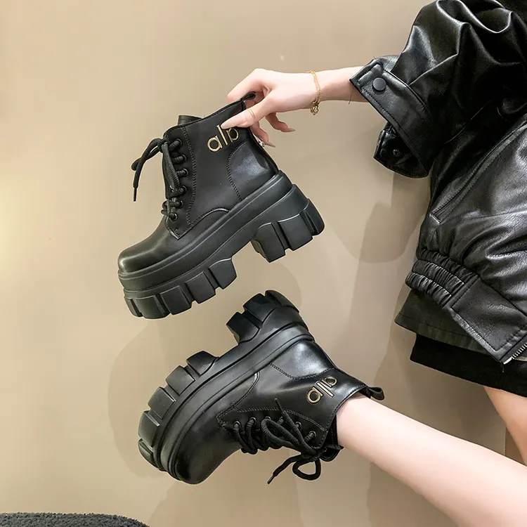 8cm增高英伦风马丁靴女2025新款秋冬新款百搭厚底短靴松糕机车靴