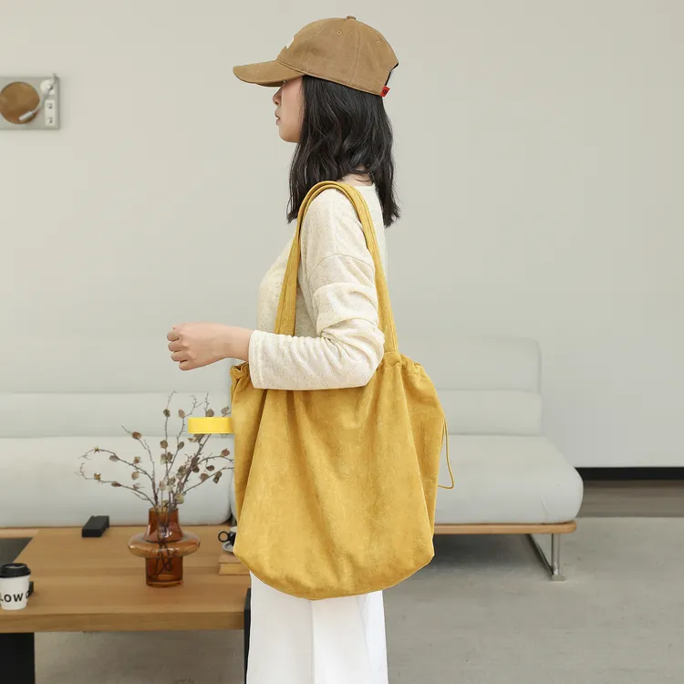 日系百搭绒布水桶包女休闲大容量单肩托特包慵懒风纯色帆布购物袋