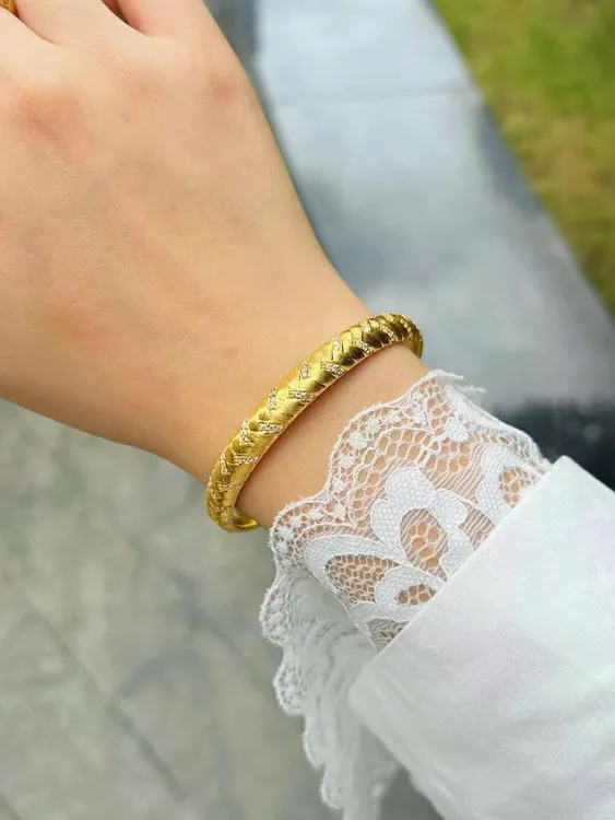 足金999编织手镯镶嵌莫桑钻