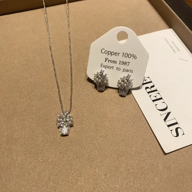 铜合金锆石耳饰 超闪满钻爆米花珍珠耳钉设计感精致时尚高级耳饰