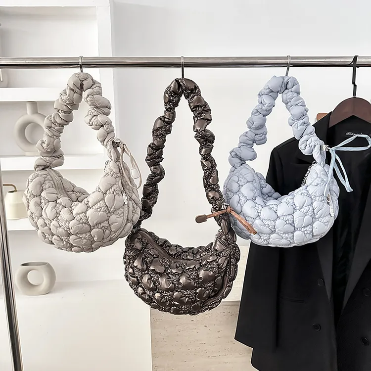 郜姐家卡米仑桃心饺子包云朵珠光单肩包韩版抽绳包