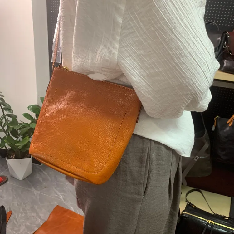 女士斜跨肩包真皮斜挎包洋气时尚经典百搭头层牛皮包单肩