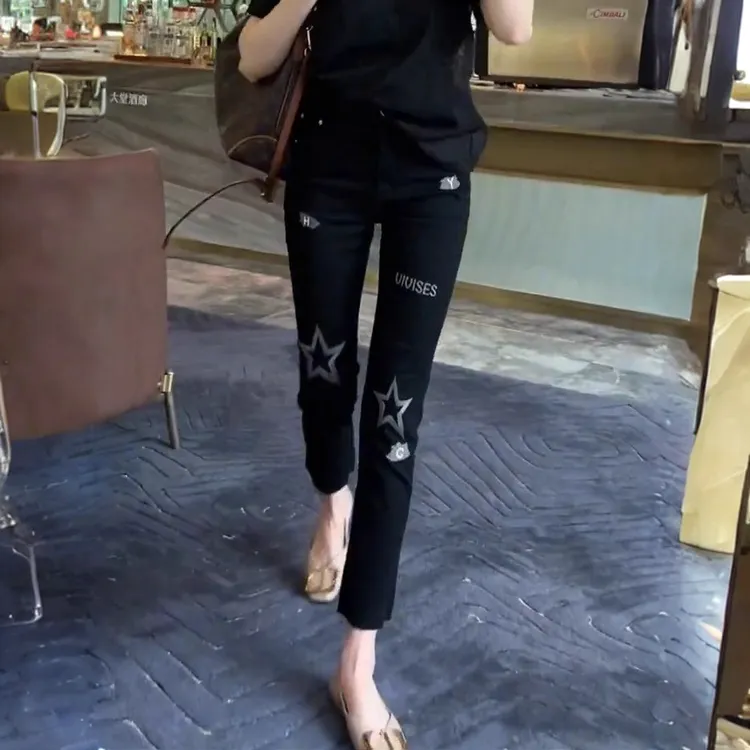 黑色印花烟管牛仔裤女2025春秋新款胖mm显瘦小个子九分直筒法棍裤