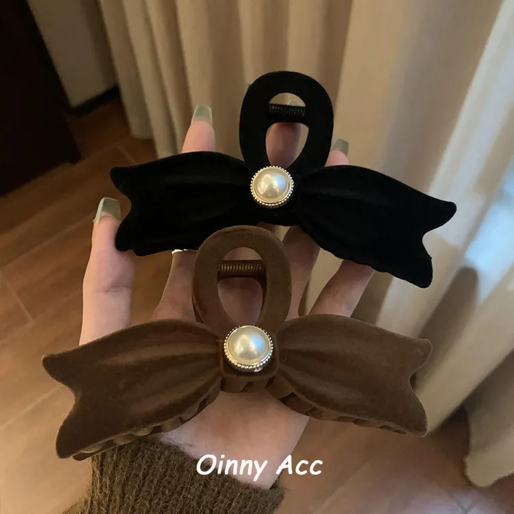 丝绒黑色珍珠蝴蝶结抓夹女秋冬高级感大号发夹后脑勺鲨鱼夹子头饰