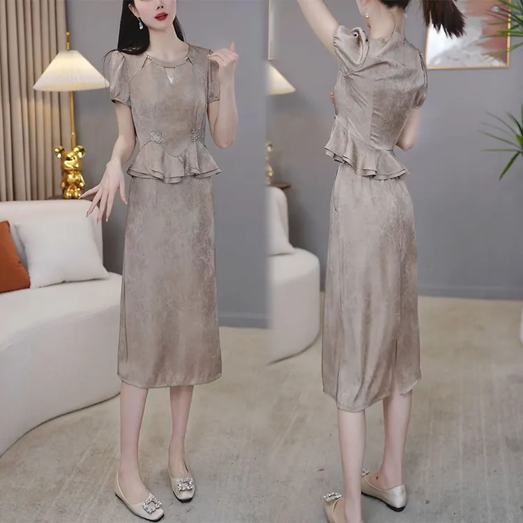 2025夏季新款时尚气质设计感遮肚显瘦短袖上衣半身裙休闲两件套女