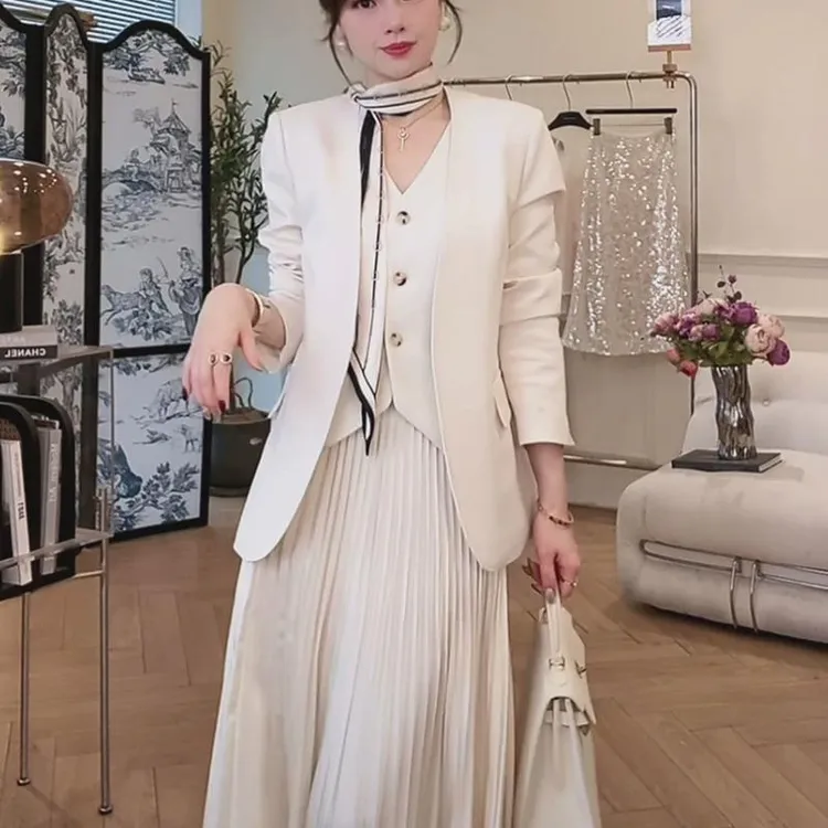 高级感小香风西装外套女2024秋季新款设计感气质名媛短款西服上衣